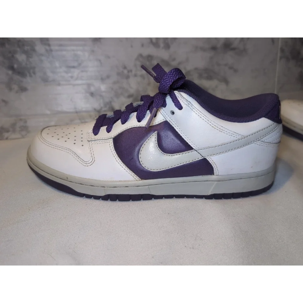 Women's Size 8 Nike Dunk Low White/Purple 2009